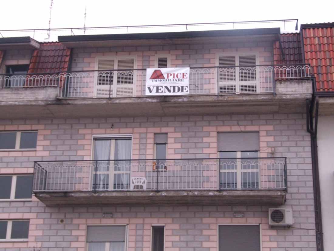 NUOVO APPARTAMENTO , ZONA CENTRALE DI APICE.